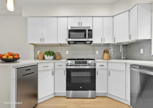 Photo 3 of Sale Pending at 25 25 31st Avenue #5, New York, NY 11106 | MLS# 874620 | Listing updated on 2025-10-15