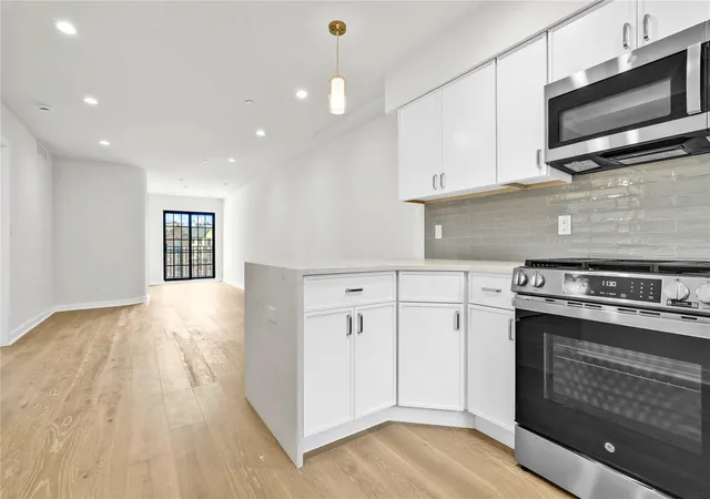 Photo 3 of Sale Pending at 25-25 31st Avenue #5, New York, NY 11106 | MLS# 874620 | Listing updated on 2025-10-15