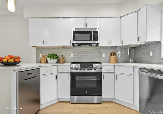 Photo 3 of Sale Pending at 25 25 31st Avenue #6B, New York, NY 11106 | MLS# 874622 | Listing updated on 2026-03-17