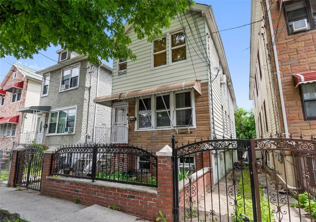 Photo 2 of Sale Pending at 4318 Edson Ave, Bronx, NY 10466 | MLS# 874856 | Listing updated on 2025-09-30
