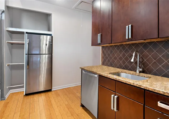 Listing Photo 5 - Condo for sale in building located at 4318 Edson Ave, Bronx, NY 10466