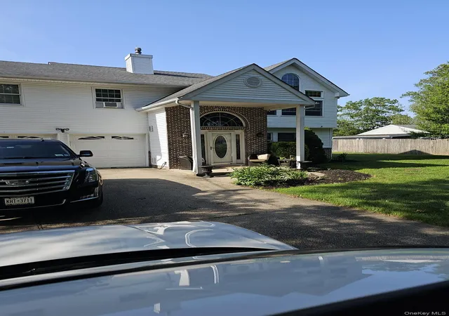 1st image of 943 Macarthur St, Bohemia, NY 11716 | MLS# 874902
