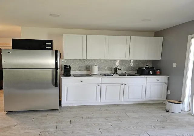 4th image of 943 Macarthur St, Bohemia, NY 11716 | MLS# 874902