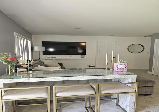 5th image of 943 Macarthur St, Bohemia, NY 11716 | MLS# 874902
