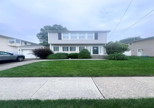 Single Family Residence at 615 Briggs St, Bellmore, NY 11710 | MLS# 874990 | | Sold on 2025-10-29