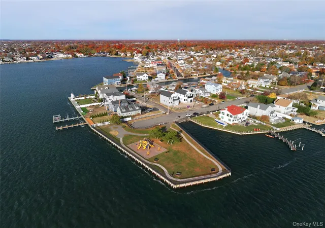 Photo 3 of Sale Pending at 101 Clocks Blvd, Massapequa, NY 11758 | MLS# 875005 | Listing updated on 2026-04-23