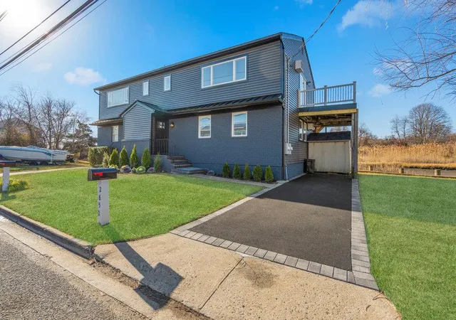 3rd image of 2850 Shore Rd, Hempstead, NY 11783 | MLS# 875031