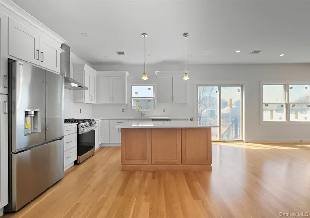 Photo 3 of Single family home for sale at 103 Clocks Blvd, Massapequa, NY 11758 | MLS# 875037 | Listing updated on 2026-03-29