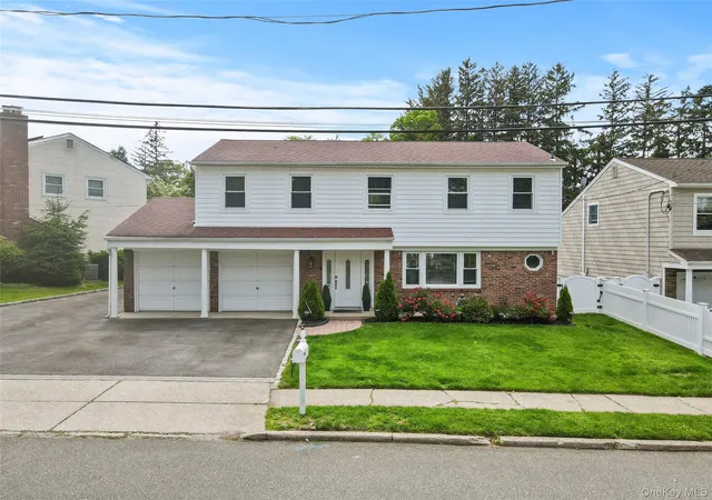 24th image of 1 Bennett Ave, Huntington Station, NY 11746 | MLS# 876794