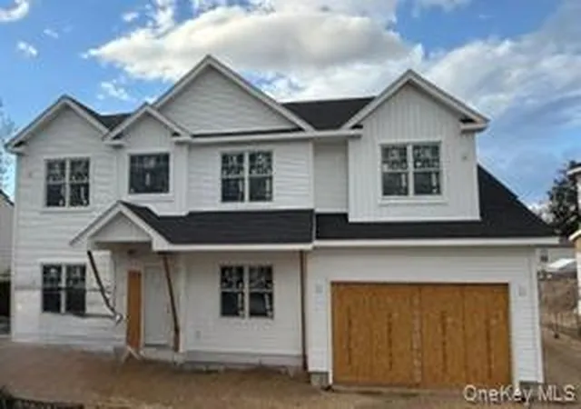 1st image of 121 Ontario Ave, Oyster Bay, NY 11758 | MLS# 877613