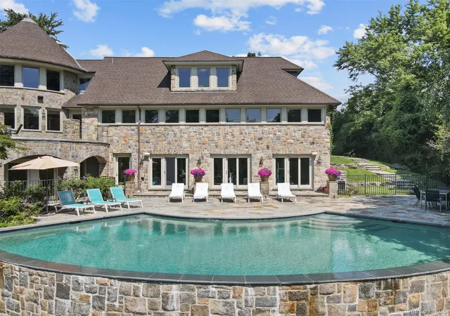 3rd image of 383 Woodlands Rd, Harrison, NY 10528 | MLS# 878004