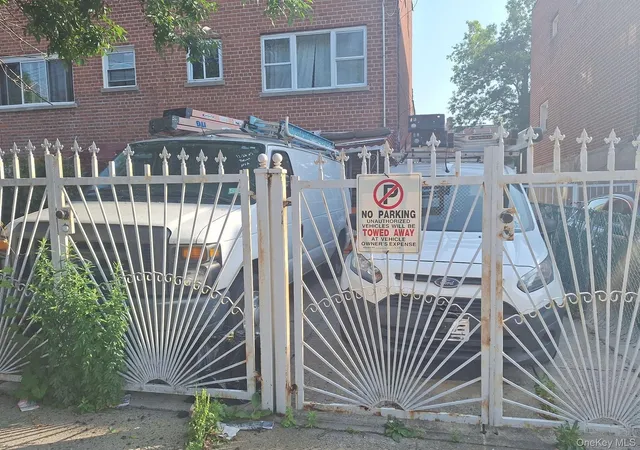 2nd image of 1037 E 219th St, New York, NY 10469 | MLS# 878395