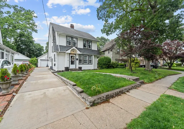 Photo 2 of Sale Pending at 17 Sachem St, East Rockaway, NY 11518 | MLS# 878515 | Listing updated on 2025-11-26