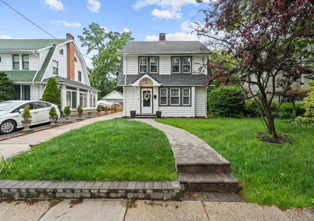 Photo 1 of Sale Pending at 17 Sachem St, East Rockaway, NY 11518 | MLS# 878515 | Listing updated on 2025-11-26