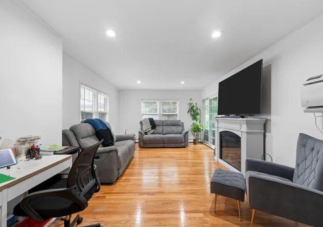 Photo 4 of Sale Pending at 17 Sachem St, East Rockaway, NY 11518 | MLS# 878515 | Listing updated on 2025-11-26
