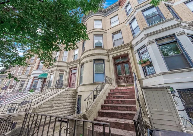 Photo 2 of Sale Pending at 1269 Bergen St #HSE, Brooklyn, NY 11213 | MLS# 879024 | Listing updated on 2025-09-11