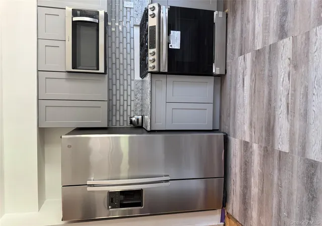 Single family home for sale at 1319 Hicks St, Bronx, NY 10469 | MLS# 880327 | Listing updated on 2025-11-16
