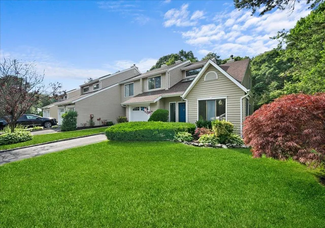 Condo for sale at 12 Hidden Pines Way, Bohemia, NY 11716 | MLS# 880900 | Listing updated on 2025-06-29