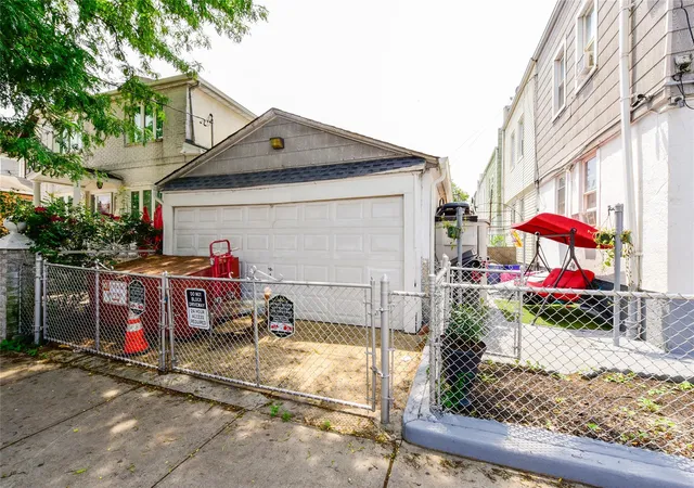 Photo 3 of Sale Pending at 11418 103rd Ave, South Richmond Hill, NY 11419 | MLS# 880973 | Listing updated on 2025-08-09