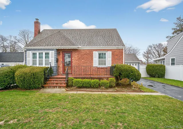 1st image of 53 Dosoris Ln, Glen Cove, NY 11542 | MLS# 881077