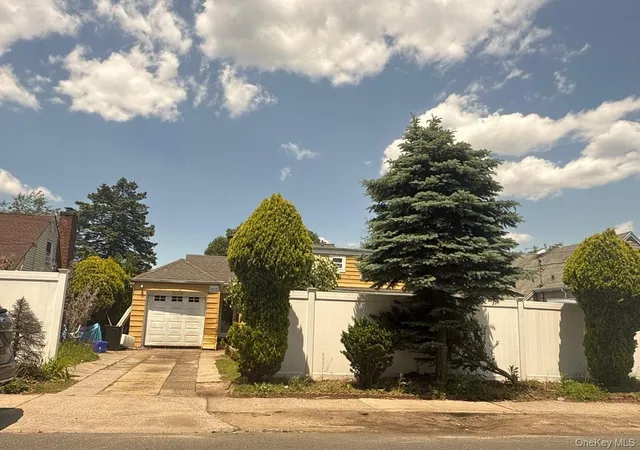 Single family home for sale at 1009 Centennial Ave, North Baldwin, NY 11510 | MLS# 881254 | Listing updated on 2025-12-04