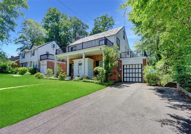 Single family home for sale at 8 Plymouth Rd, Great Neck, NY 11023 | MLS# 881387 | Listing updated on 2025-10-01