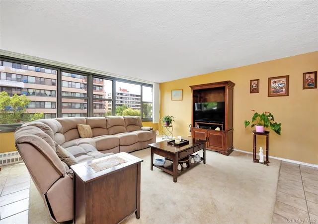 2nd image of 166 31 9th Ave #6A, Whitestone, NY 11357 | MLS# 881623