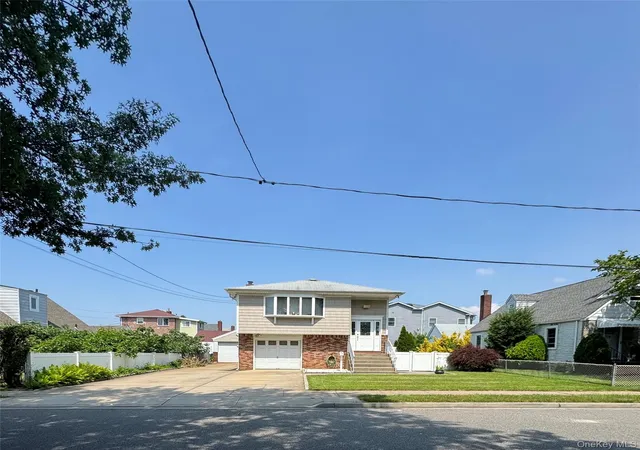 Single family home for sale at 14 Edwards Pl, Valley Stream, NY 11580 | MLS# 881656 | Listing updated on 2025-10-09