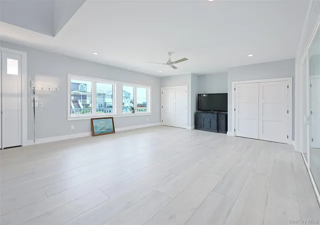 29th image of 390 E Shore Rd, Lindenhurst, NY 11757 | MLS# 882198