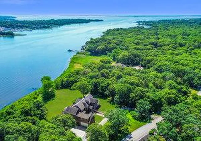 26th image of 3 Old Mastic Dr, Mastic Beach, NY 11951 | MLS# 883339
