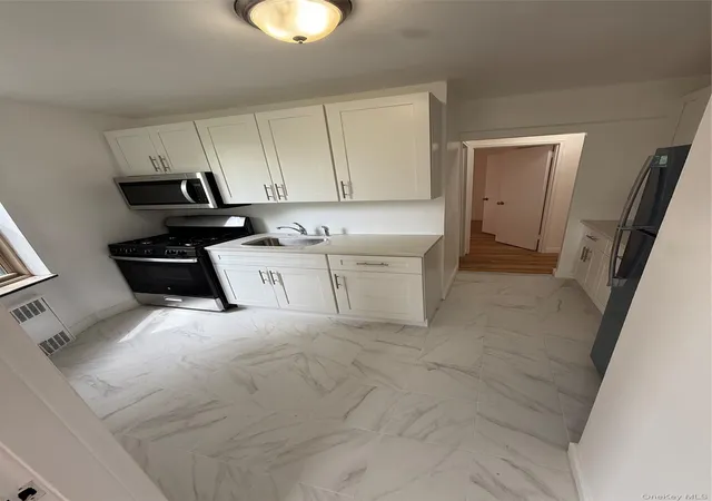 3rd image of 67-25 Clyde St #5D, Forest Hills, NY 11375 | MLS# 883649