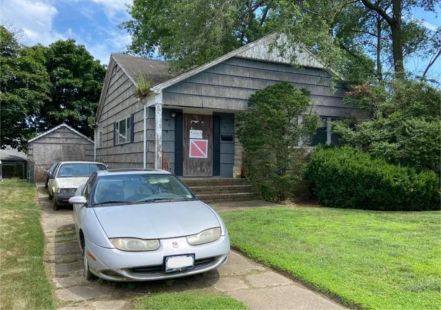 Single Family Residence at 26 Countisbury Ave, Valley Stream, NY 11580 | MLS# 883832 | | Sold on 2025-10-03