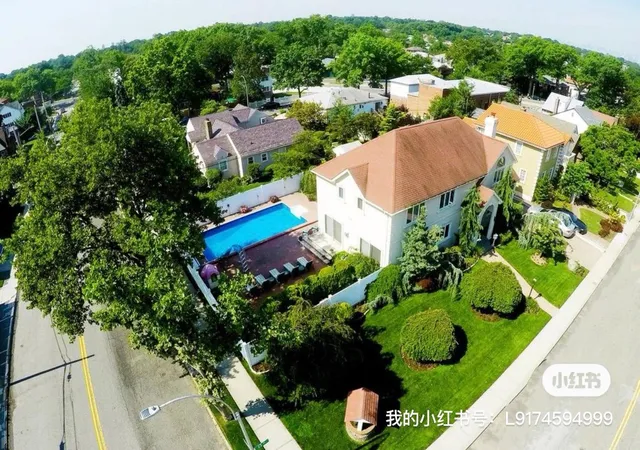 Photo 3 of Sale Pending at 16366 23rd Avenue, Whitestone, NY 11357 | MLS# 884034 | Listing updated on 2025-08-15