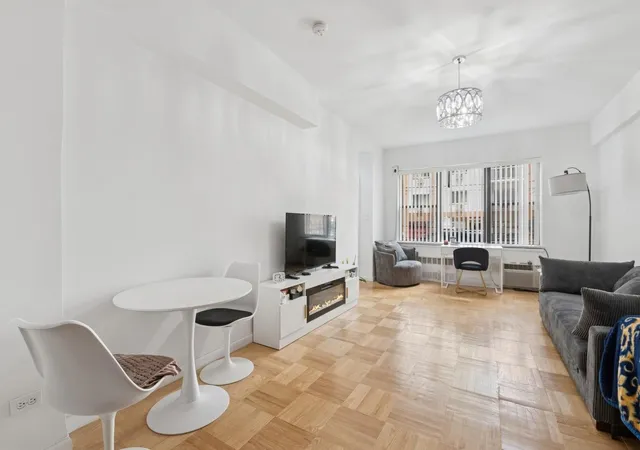 2nd image of 76 26 113th St #1B, Forest Hills, NY 11375 | MLS# 884938
