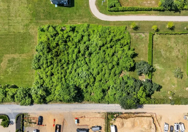 Photo 3 of Sale Pending at 48 Sayres Path, Wainscott, NY 11975 | MLS# 885253 | Listing updated on 2025-11-05