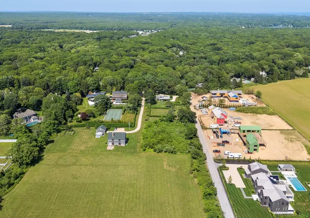 Photo 4 of Sale Pending at 48 Sayres Path, Wainscott, NY 11975 | MLS# 885253 | Listing updated on 2025-11-05