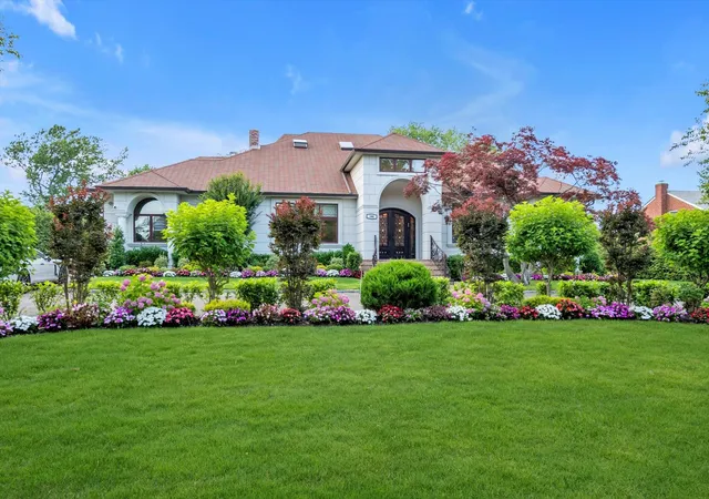 Photo 1 of Mansion for sale at 185 Dolphin Dr, Woodmere, NY 11598 | MLS# 885705 | Listing updated on 2026-06-29