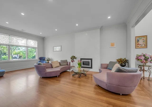 Photo 4 of Single family home for sale at 185 Dolphin Dr, Woodmere, NY 11598 | MLS# 885705 | Listing updated on 2026-06-29