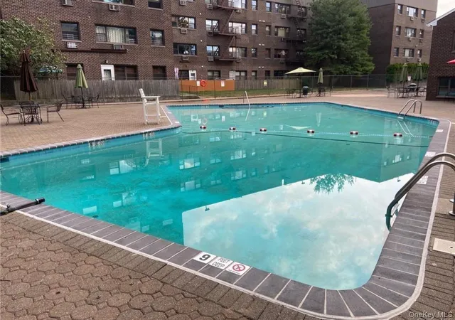 Homes for sale in New Rochelle, NY | 2261 Palmer Ave #2A, New Rochelle, NY 10801 | MLS# 885823
