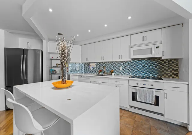 2nd image of 853 Macy Pl, New York, NY 10455