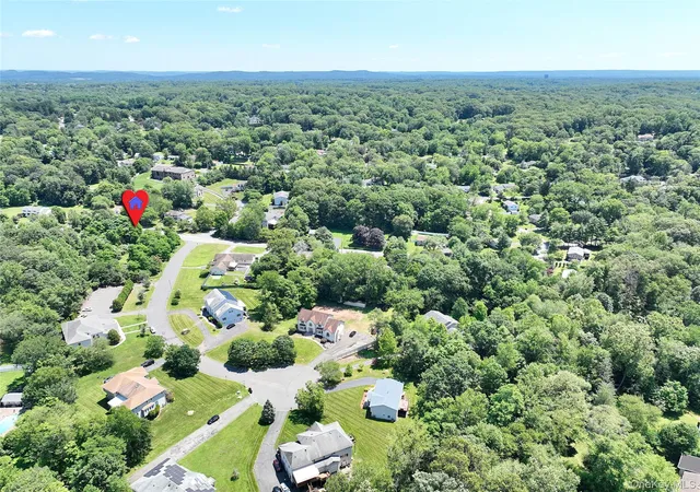 5th image of 10 Fosse Ct, Airmont, NY 10952 | MLS# 886522