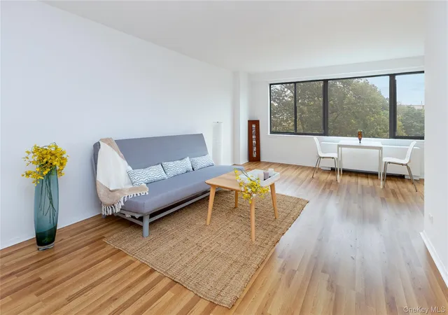2nd image of 3671 Hudson Manor Ter #4F, New York, NY 10463 | MLS# 886658