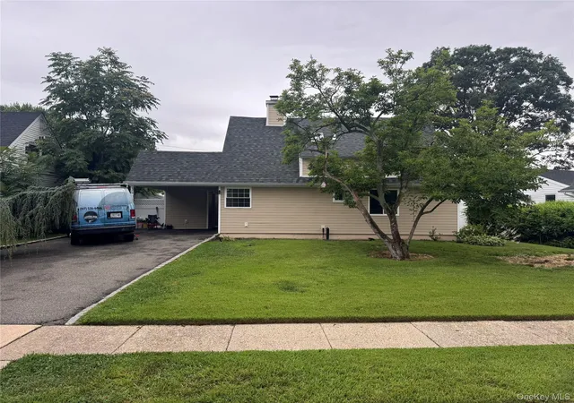 Single family home for sale at 36 Atlas Ln, Hicksville, NY 11801 | MLS# 887191 | Listing updated on 2025-11-13