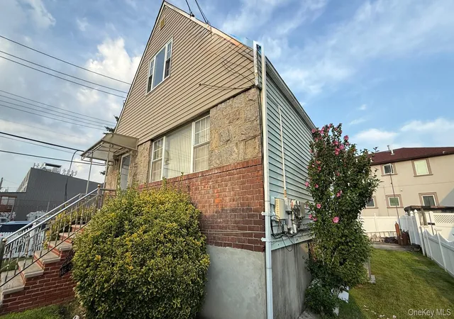 5th image of 14605 227Th St, Springfield Gardens, NY 11413 | MLS# 887398