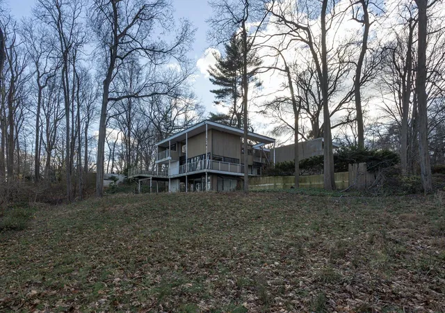 Photo 3 of Single family home for sale at 145 Centre Is Rd, Oyster Bay, NY 11771 | MLS# 887894 | Listing updated on 2026-07-05