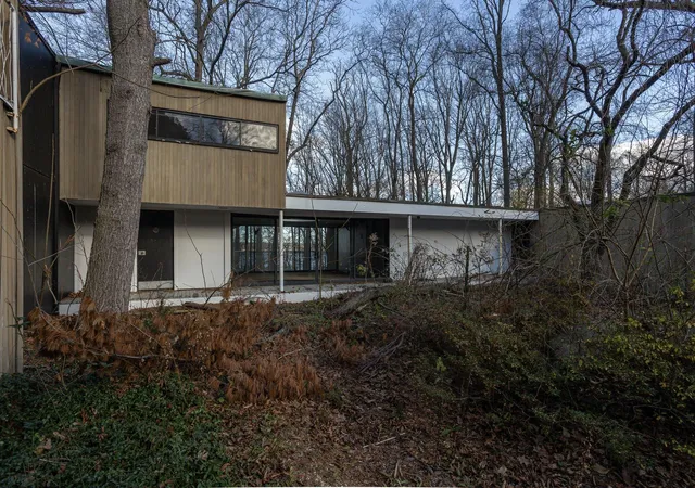 Photo 4 of Single family home for sale at 145 Centre Is Rd, Oyster Bay, NY 11771 | MLS# 887894 | Listing updated on 2026-07-05