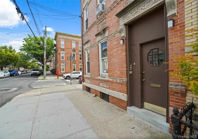 Photo 3 of House for sale at 6046 Putnam Ave, New York, NY 11385 | MLS# 888227 | Listing updated on 2026-08-26
