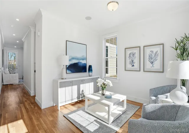 3rd image of 100 Rogers Ave, Southampton, NY 11978