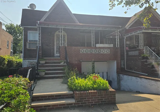House for sale at 142 East 88 St, Brooklyn, NY 11236 | MLS# 888740 | Listing updated on 2025-10-22