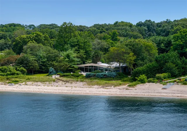 2nd image of 96 Old House Ln, Port Washington, NY 11050 | MLS# 890164